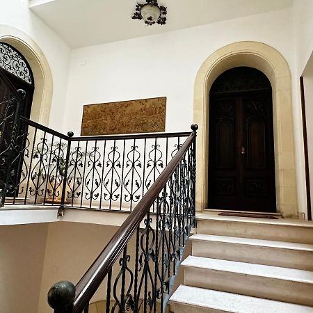 Elegante Appartamento Nel Cuore Del Barocco Lecce Luaran gambar