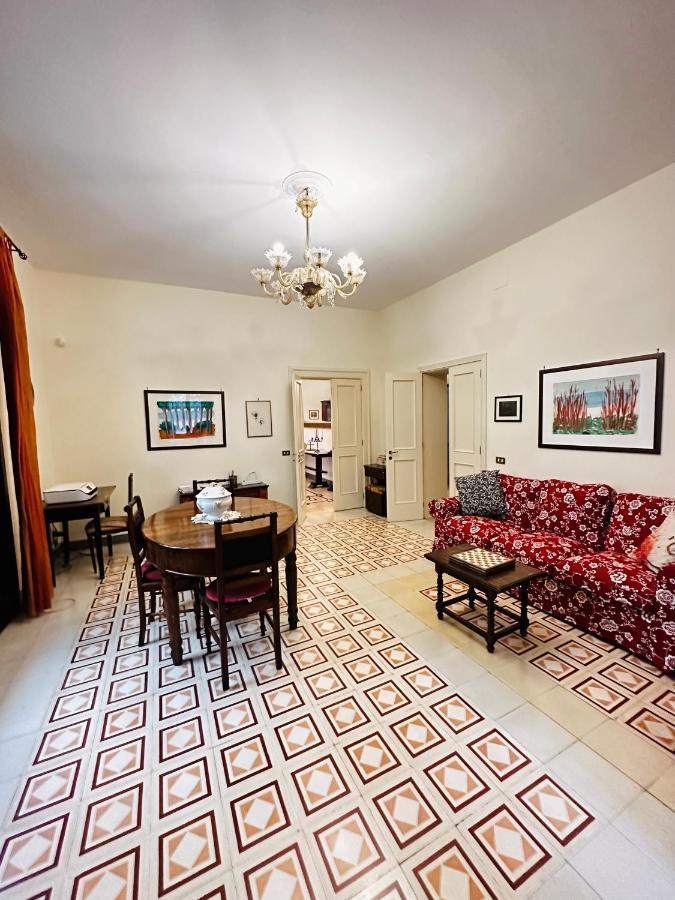 Elegante Appartamento Nel Cuore Del Barocco Lecce Luaran gambar