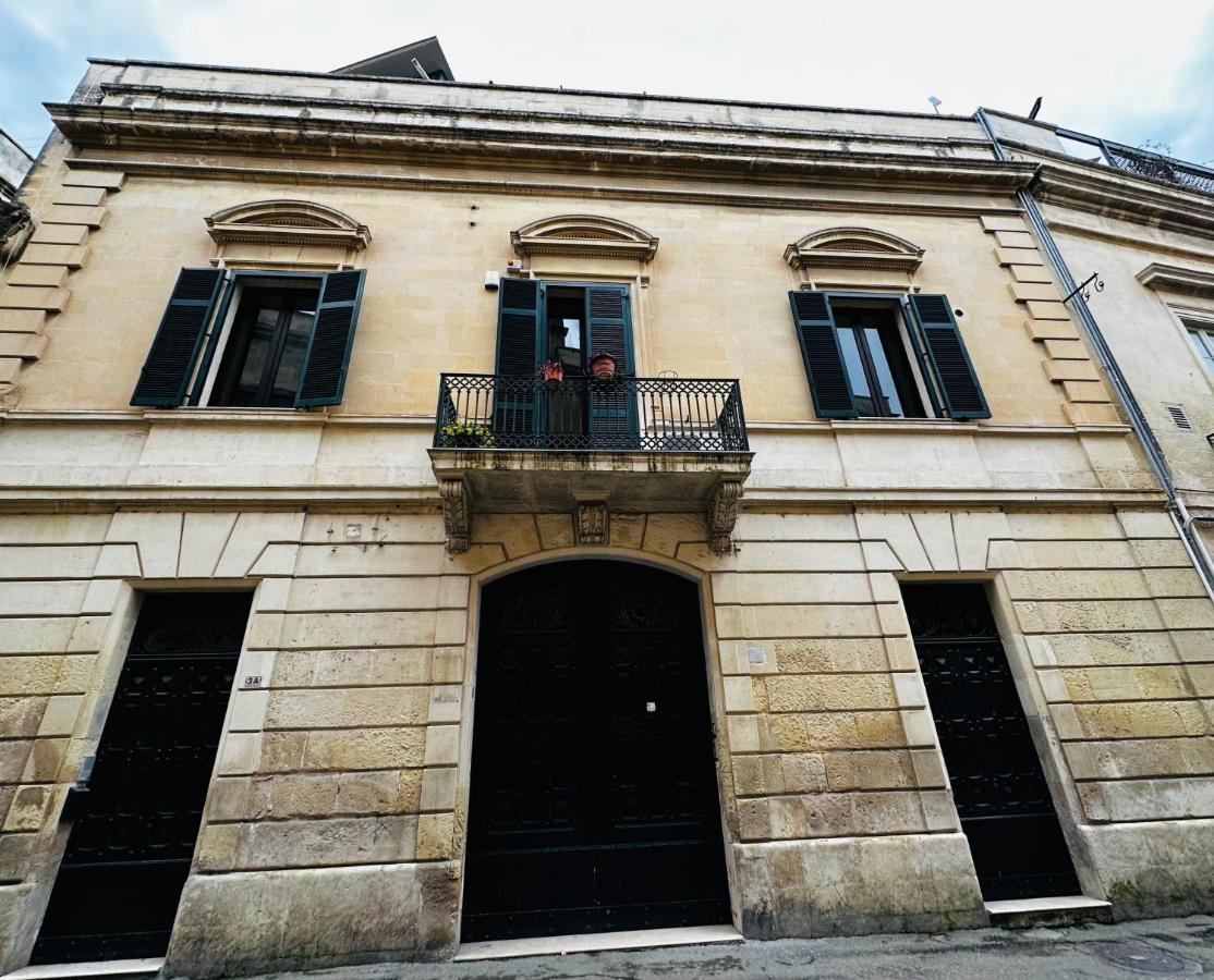 Elegante Appartamento Nel Cuore Del Barocco Lecce Luaran gambar