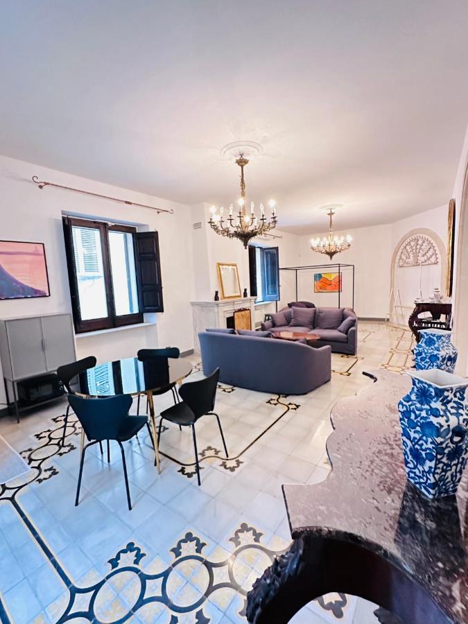 Elegante Appartamento Nel Cuore Del Barocco Lecce Luaran gambar