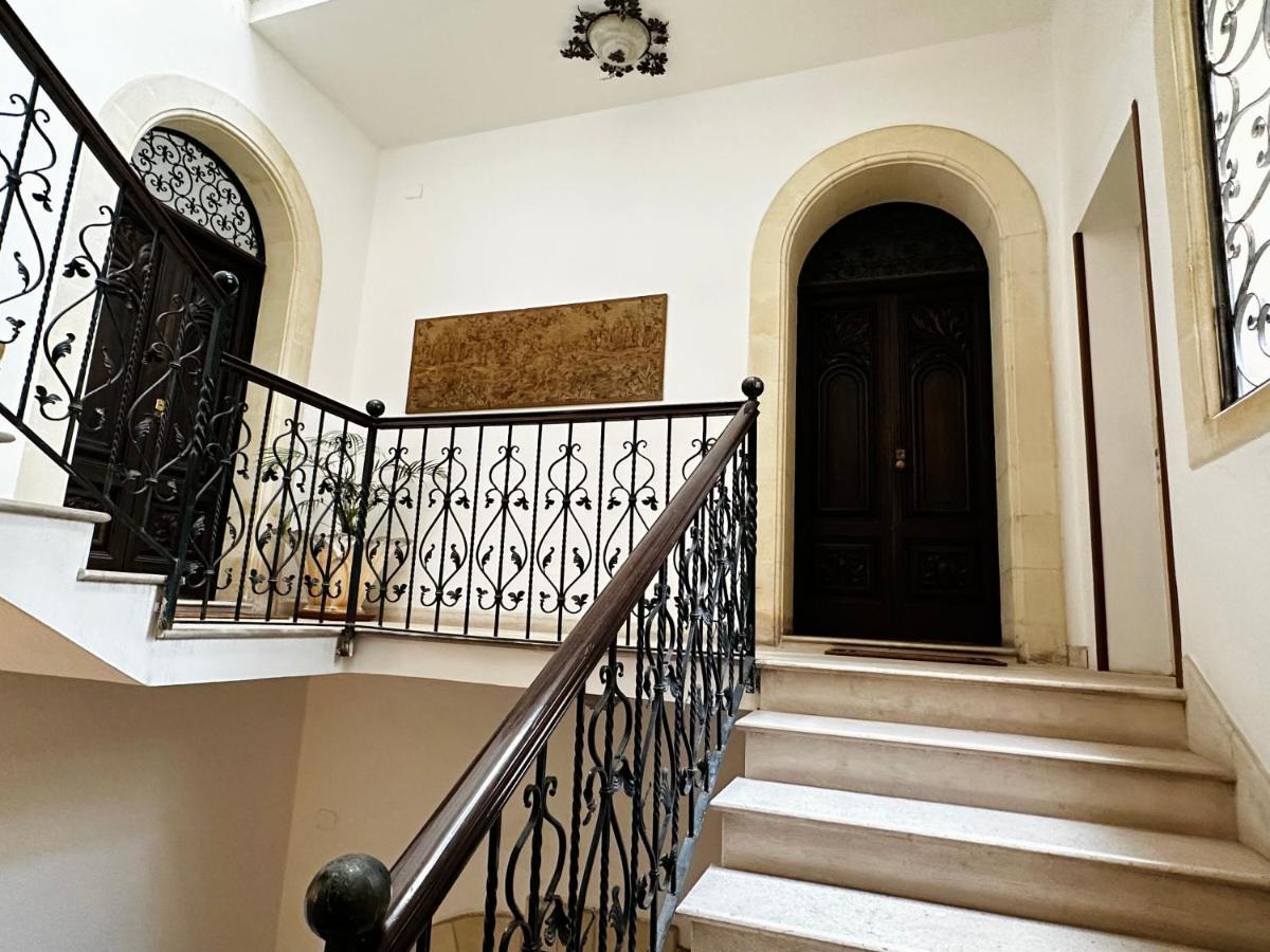 Elegante Appartamento Nel Cuore Del Barocco Lecce Luaran gambar