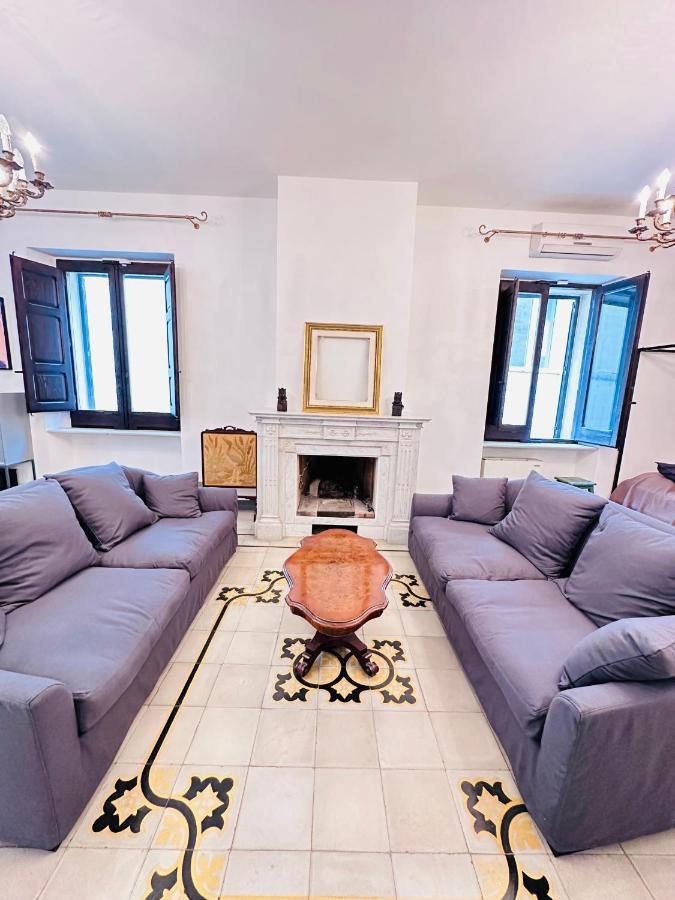 Elegante Appartamento Nel Cuore Del Barocco Lecce Luaran gambar