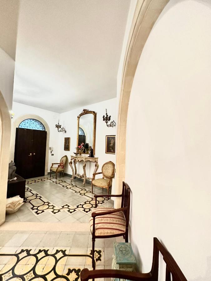 Elegante Appartamento Nel Cuore Del Barocco Lecce Luaran gambar