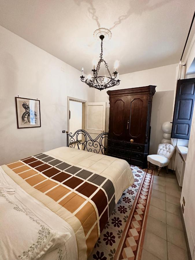 Elegante Appartamento Nel Cuore Del Barocco Lecce Luaran gambar